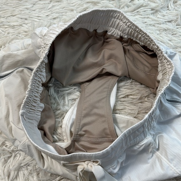 🔥$SALE$🔥 Lululemon Hotty Hot Short 2.5" White - Picture 3 of 6